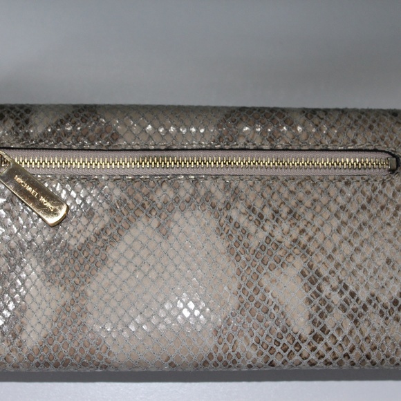Michael Kors Wallet - Picture 3 of 5